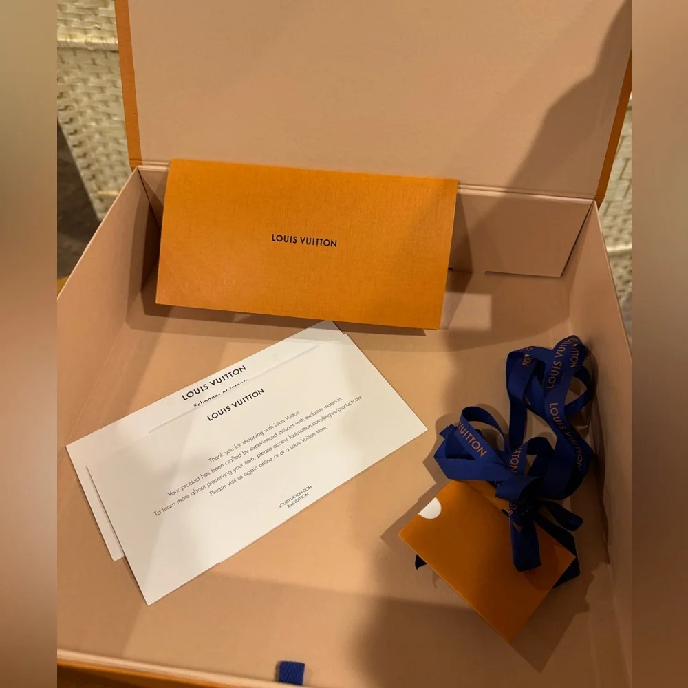 Louis Vuitton Neverfull MM Monogram - Picture 13 of 17